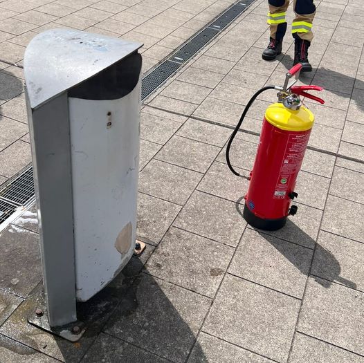 https://feuerwehr-merzenich.de/uploads/2024/07/25%20M%C3%BClleimer/01.jpg