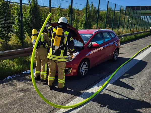 https://feuerwehr-merzenich.de/uploads/2024/08/10%20BAB4%20Fahrzeugbrand/02.jpg