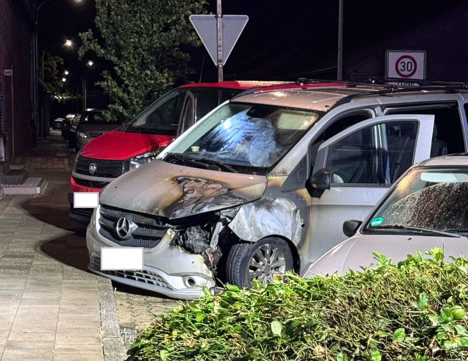 https://feuerwehr-merzenich.de/uploads/2025/06/08%20PKWBrand%20Golz/05.jpg
