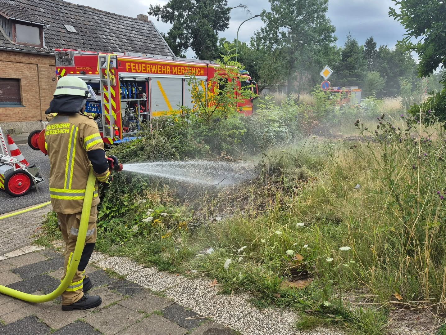 https://feuerwehr-merzenich.de/uploads/2025/07/11%20Unrat%20B%C3%BCrgewald/02.jpg