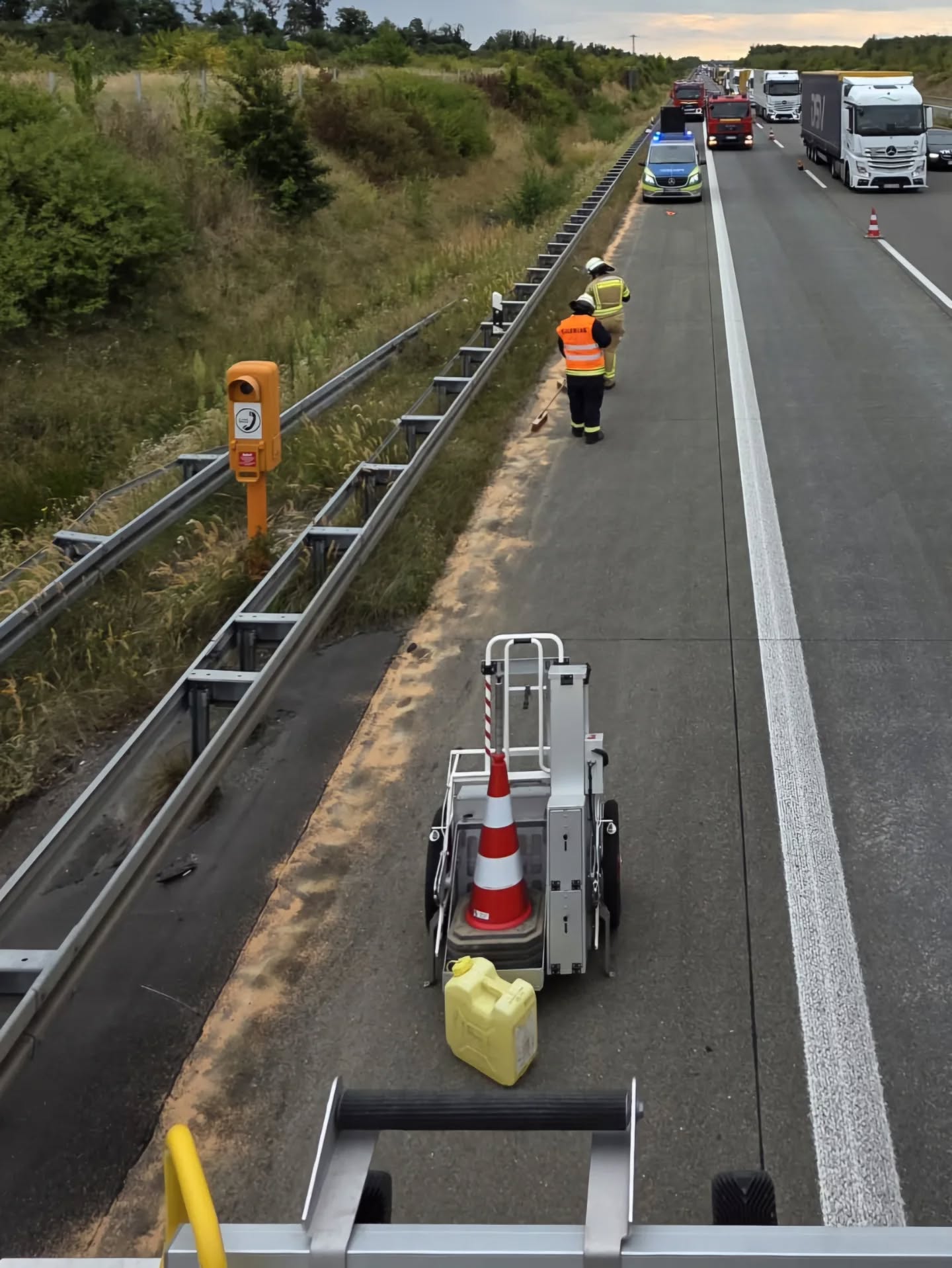 https://feuerwehr-merzenich.de/uploads/2025/08/26%20%C3%96l2%20BAB/01.jpg