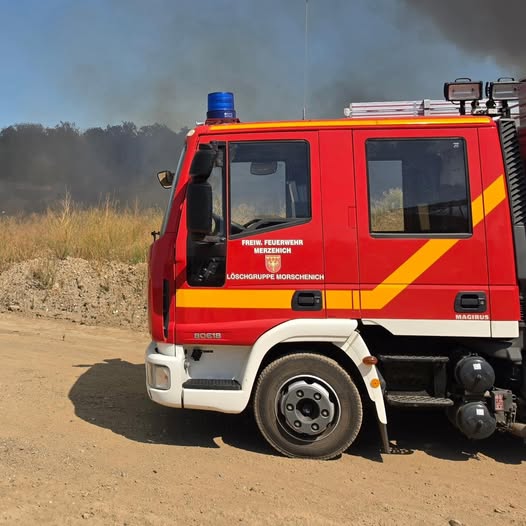 https://feuerwehr-merzenich.de/uploads/2026/08/16%20Rauch%20aus%20Fl%C3%A4che/01.jpg