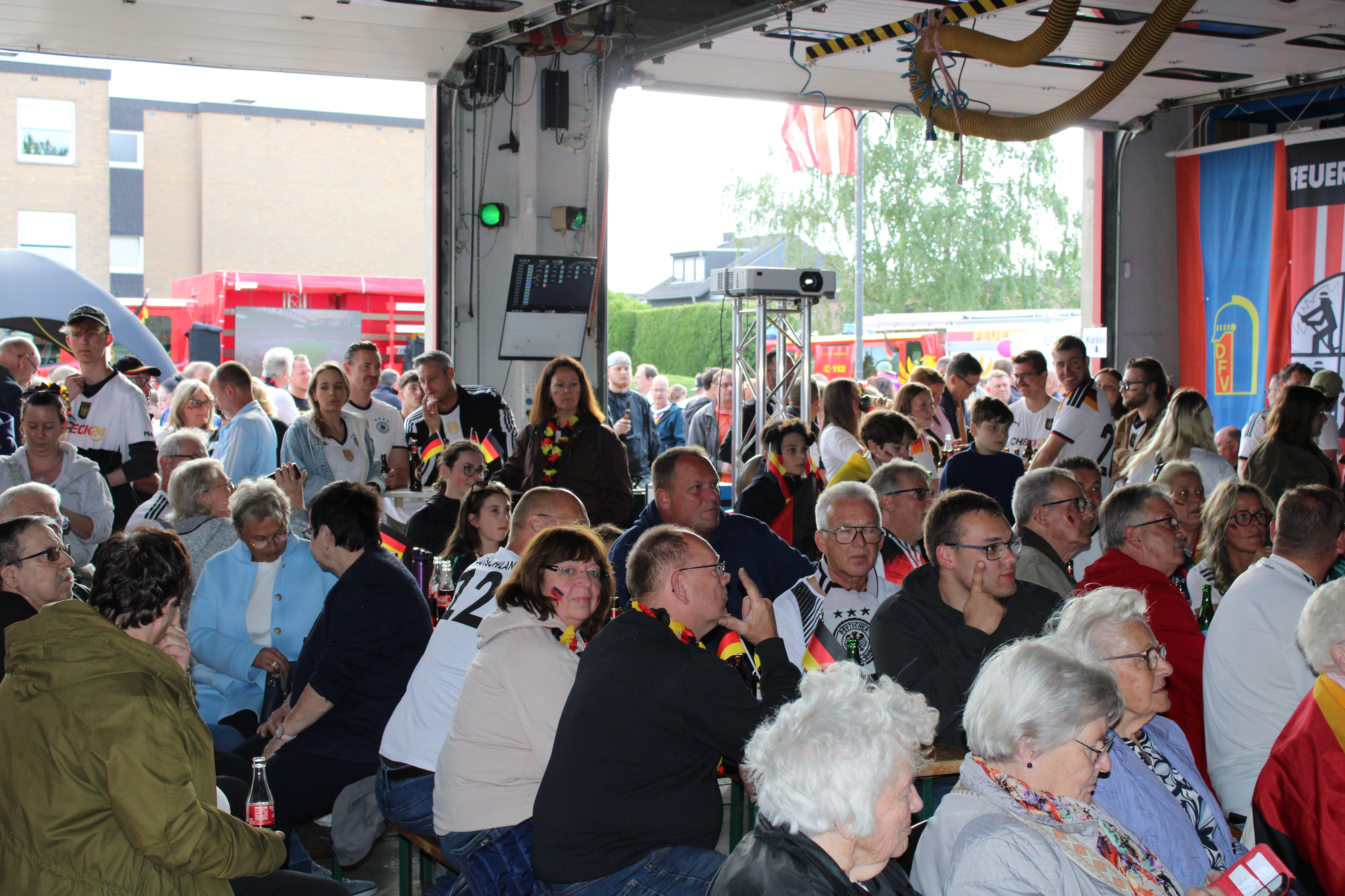https://feuerwehr-merzenich.de/uploads/Aktuelles/2025/PublicViewing1/IMG_5278.JPG