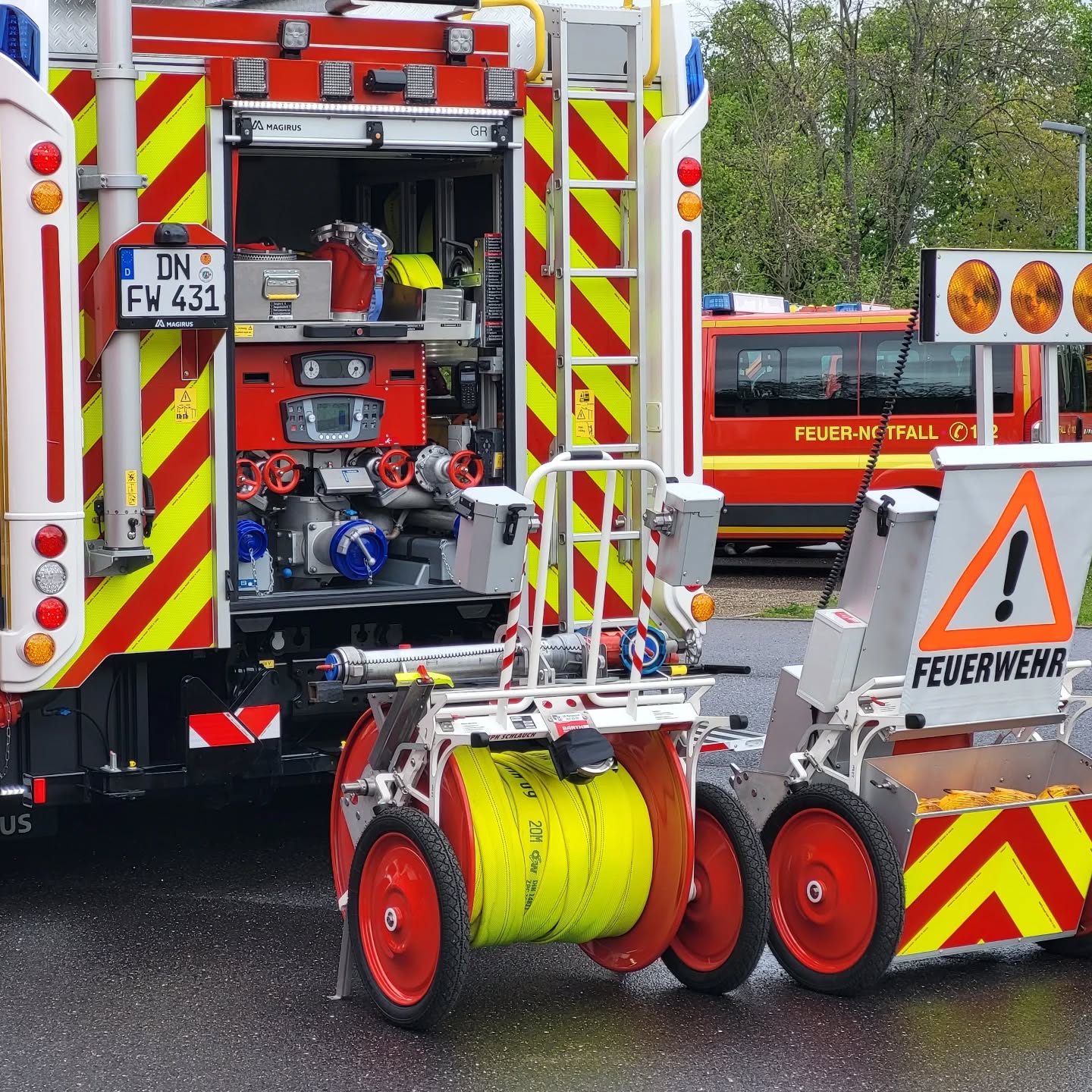 https://feuerwehr-merzenich.de/uploads/Beispielbilder/Auto/HLF%2BHaspeln.jpg